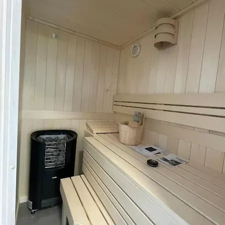 아파트 Ferienbude Am Deich 부숨